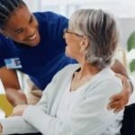 How Do Memory Care Communities Provide Dementia Support Without Restricting Freedom?